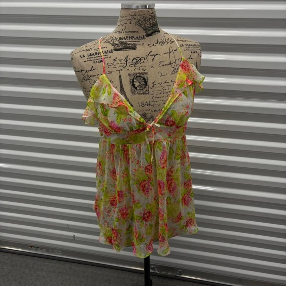 Y2K 2013 Victorias Secret floral ruffled babydoll slip.